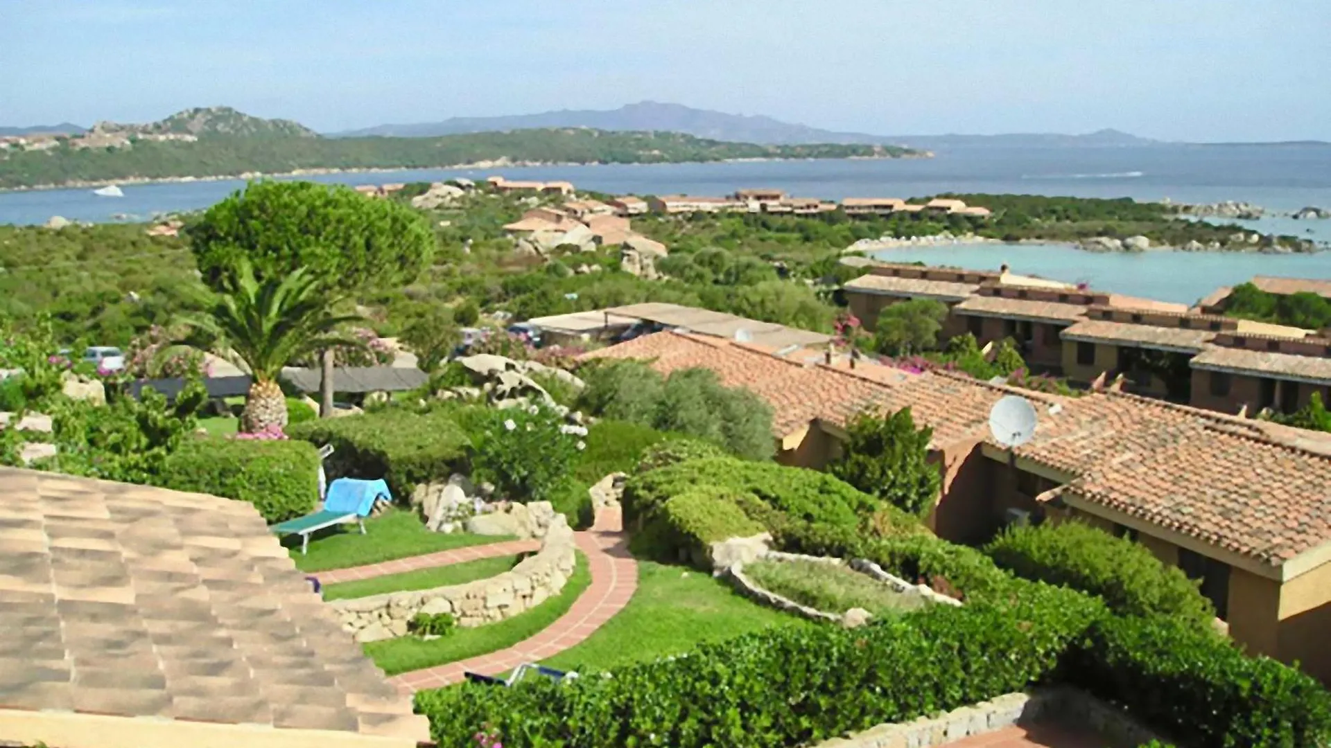 Ξενοδοχείο με διαμερίσματα Residence With Swimming Pool In Marinella Just 300 Mt From The Sea, Apartments With Sea View Ιταλία