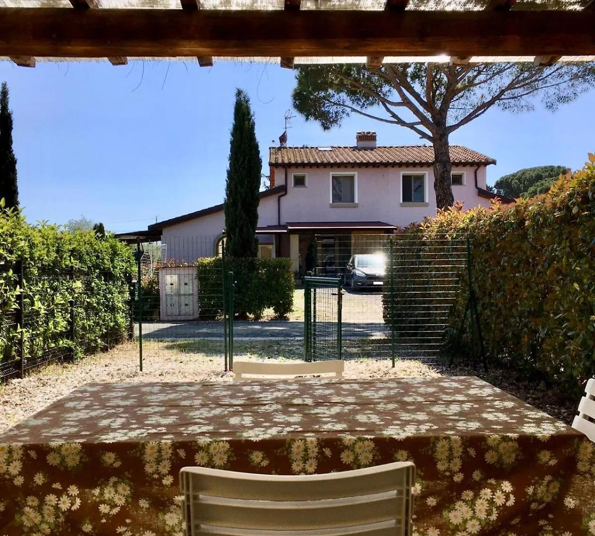 Ξενοδοχείο με διαμερίσματα Residence With Swimming Pool In Marinella Just 300 Mt From The Sea, Apartments With Sea View